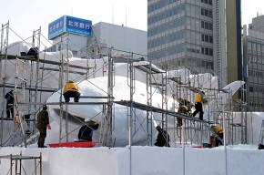making churaumi statue