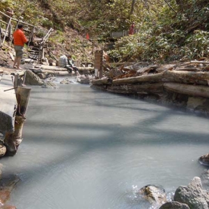 Ohyunuma river natural hot spa（大湯沼川天然足湯）