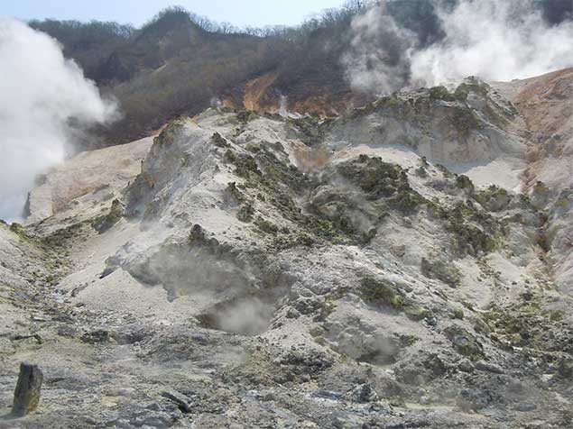 Jigokudani around Tessen Pond