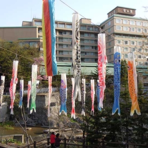 350 carp streamers swimming around in the sky, Jozankei Onsen