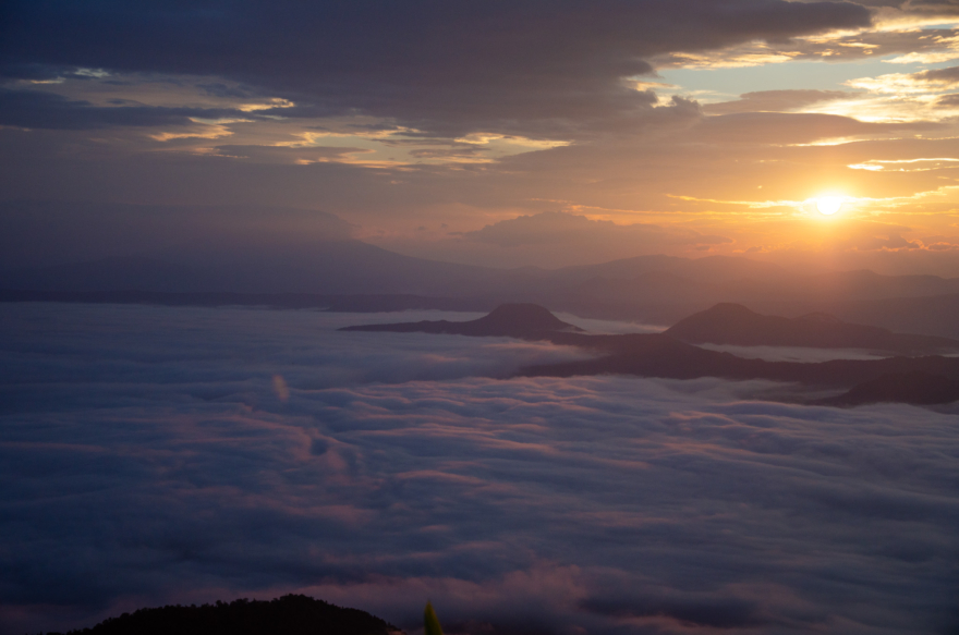 A Great Sea of Cloud from the top of Tsubetsu pass.